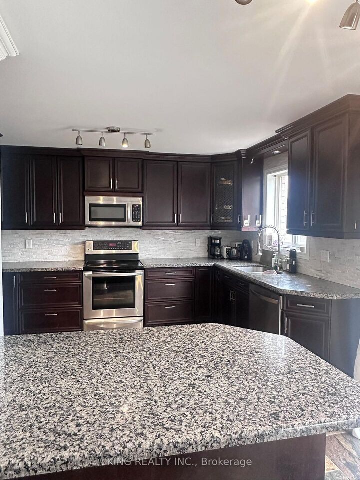 Property Photo:  9 Whitehorn Crescent  ON L4N 8E3 