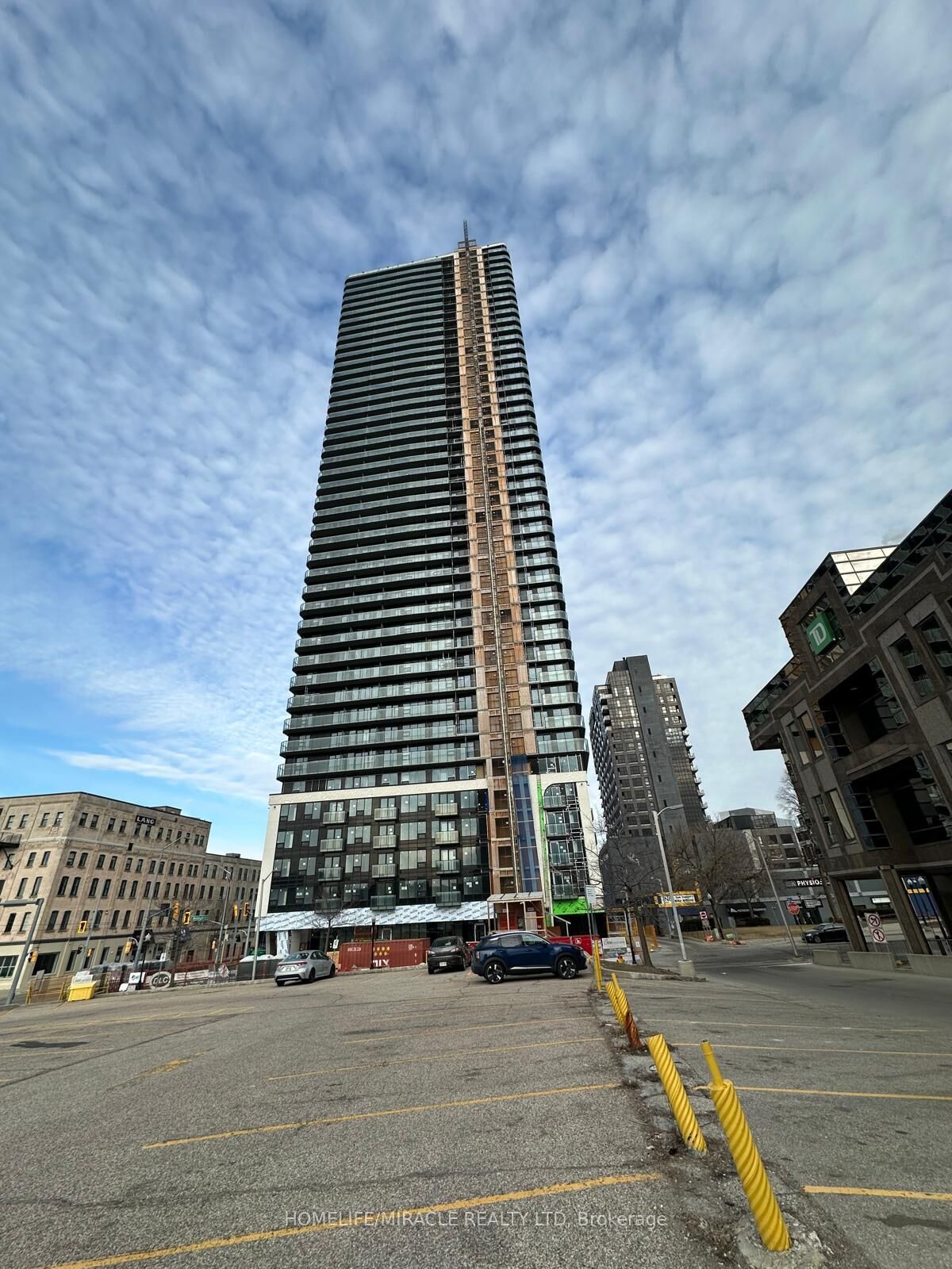 Property Photo:  30 Francis Street S 908  ON N2G 0H1 