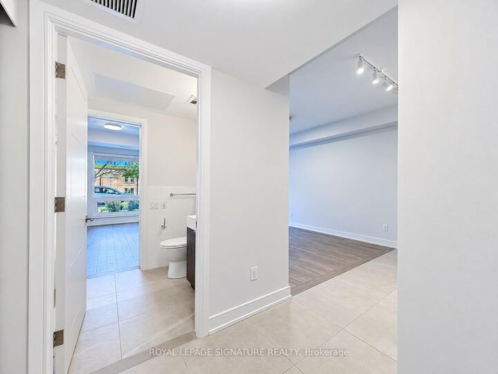 Property Photo:  2525 Bathurst Street 106  ON M6B 2Y9 