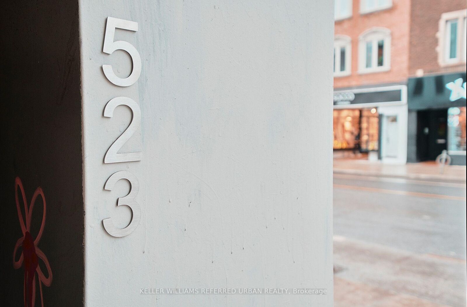 Property Photo:  523 Bloor Street W 1  ON M5S 1Y4 