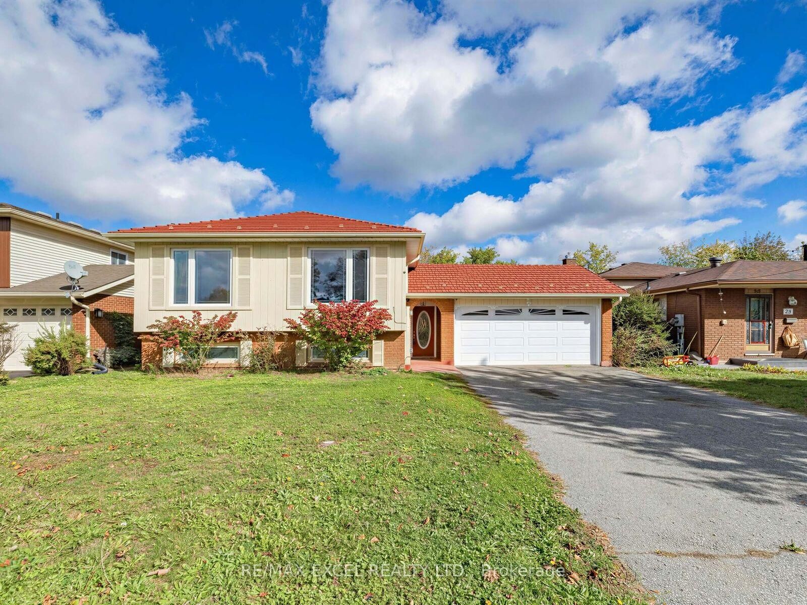 Property Photo:  25 Grand Place  ON L4N 4Y3 