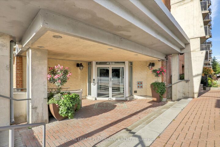 Property Photo:  429 Somerset Street W  ON K2P 2P5 