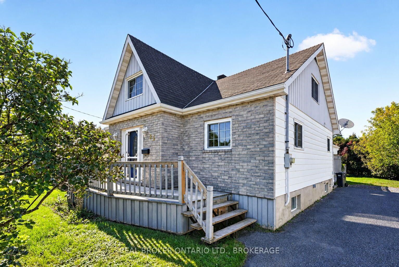 Property Photo:  25 Dunbar Avenue  ON K6H 5M6 