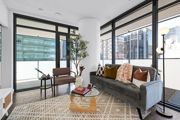 Property Photo:  25 Richmond Street E 1212  ON M5C 0A6 