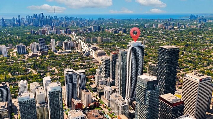 Property Photo:  2221 Yonge Street 506  ON M4S 0B8 