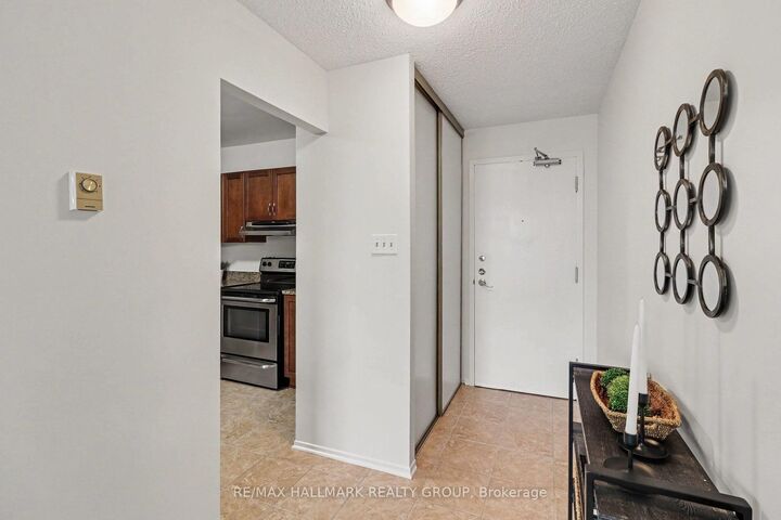 Property Photo:  200 Lafontaine Avenue 902  ON K1L 8K8 
