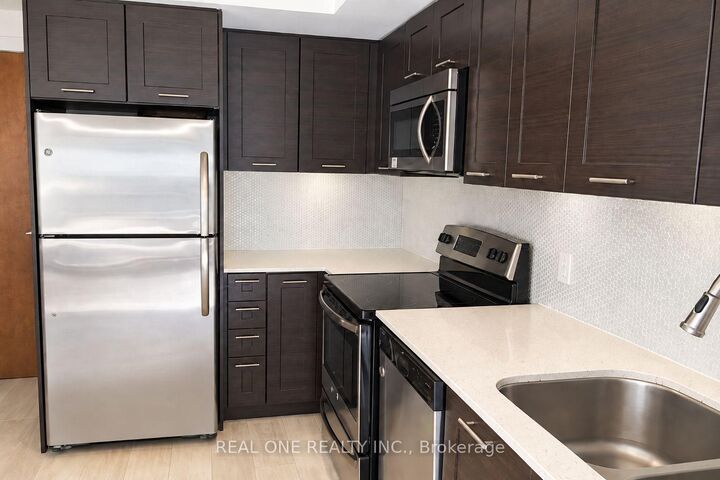 Property Photo:  2200 Lakeshore Boulevard W 3203  ON M8V 1A4 
