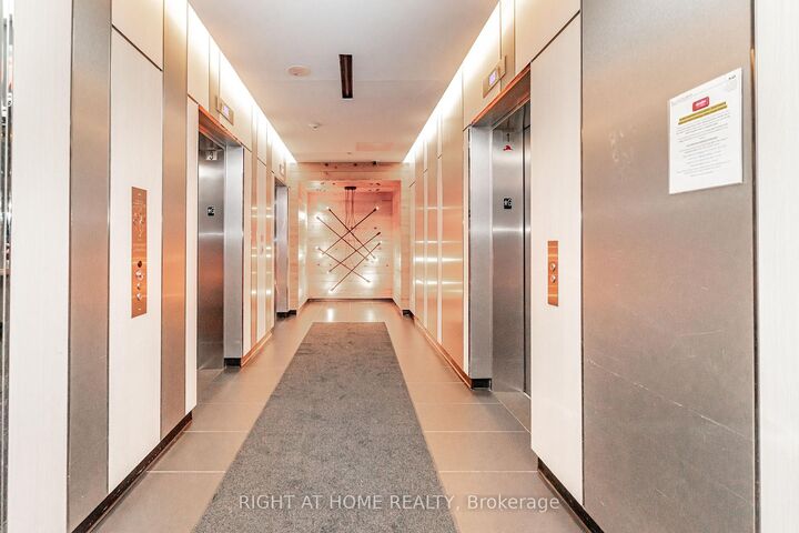 Property Photo:  21 Widmer Street 1808  ON M5V 0B8 