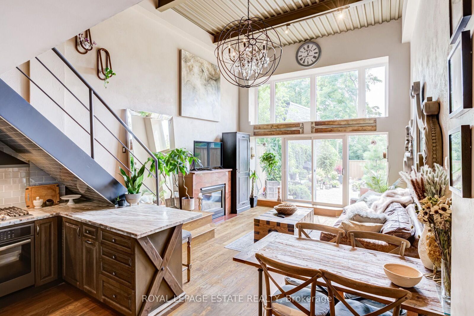 Property Photo:  517 Kingston Road 6  ON M4L 1V5 