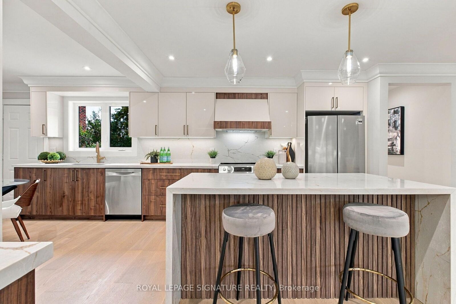 Property Photo:  11 Brook Tree Crescent  ON M9P 1K8 