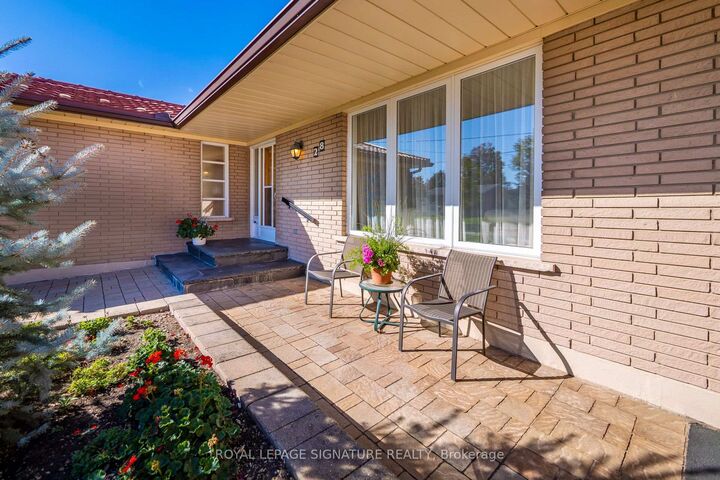 Property Photo:  28 Candlewood Crescent  ON M3J 1G8 