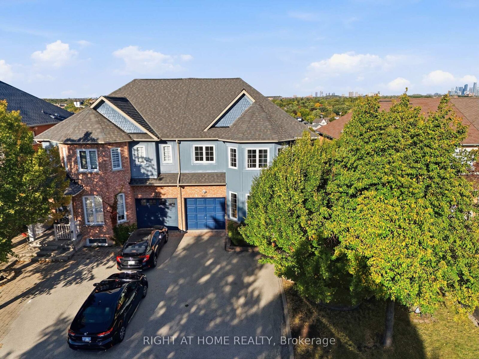 Property Photo:  2311 Bankside Drive  ON L5M 6E1 