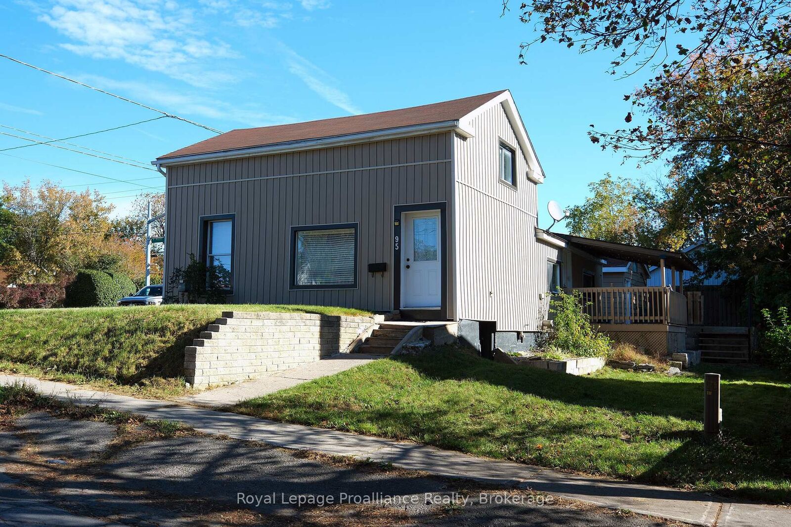 Property Photo:  95 Grier Street  ON K8P 3A2 