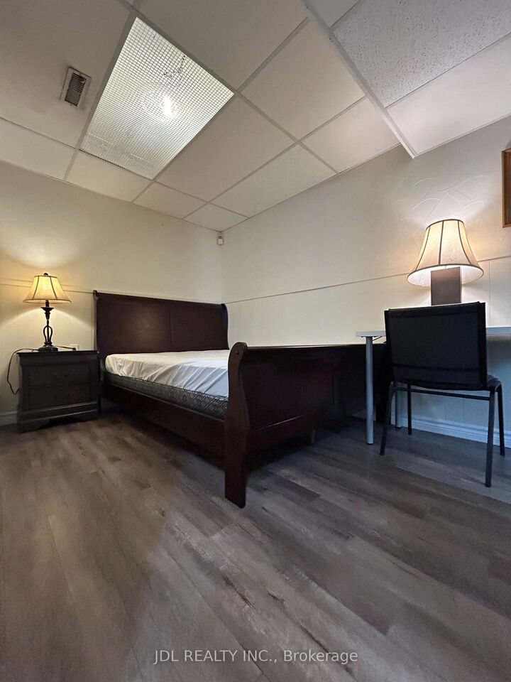 Property Photo:  3 Butterfield Dr Drive Master Bedroom Aa Bsmt  ON M3A 2L9 