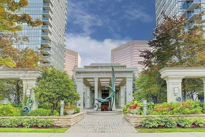 Property Photo:  15 Greenview Avenue 1306  ON M2M 4M7 