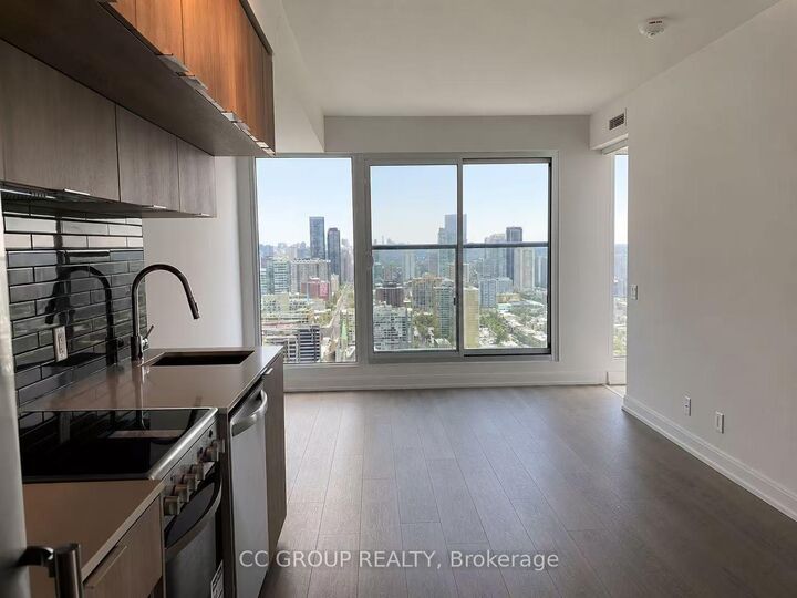 Property Photo:  181 Dundas Street E 4603  ON M5A 1Z4 