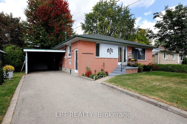 Property Photo:  37 McGilvray Crescent W  ON L7G 1L7 
