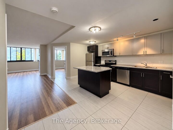 Property Photo:  2200 Sherobee Road 201  ON L5A 3Y3 