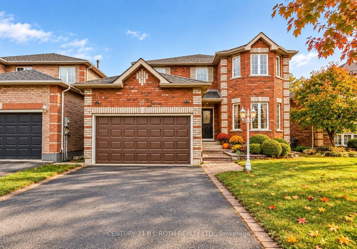 Property Photo:  17 Crompton Drive  ON L4M 6N1 