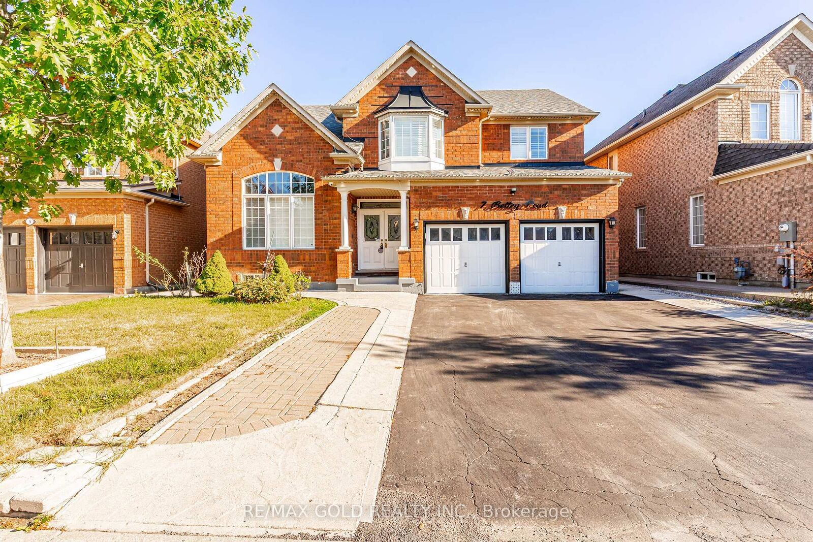 Property Photo:  7 Bettey Road  ON L6P 1S9 