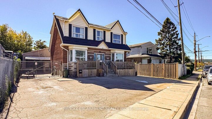 Property Photo:  548 Beach Road  ON L8H 3K9 