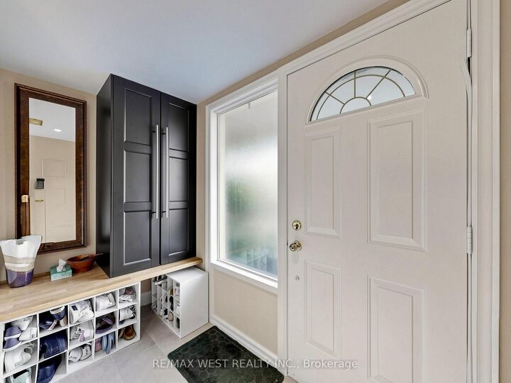Property Photo:  121 Poplar Crescent 44  ON L4G 3M4 