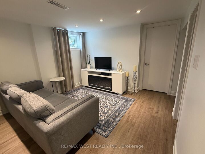 Property Photo:  30 Flamborough Drive Bsmt  ON M6M 2R4 