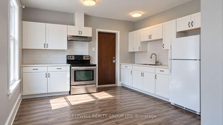 Property Photo:  505 Lisgar Street 2  ON K1R 5H2 
