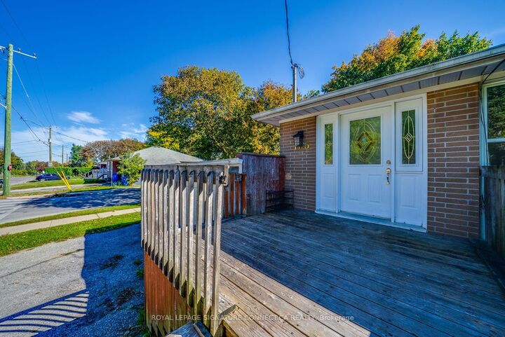 Property Photo:  166 Cherrywood Drive Upper Level  ON L3Y 2X7 