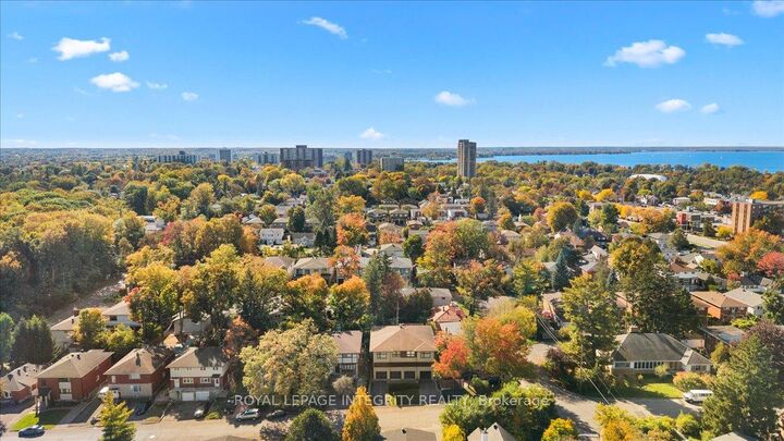 Property Photo:  850 Tavistock Road  ON K2B 5N6 