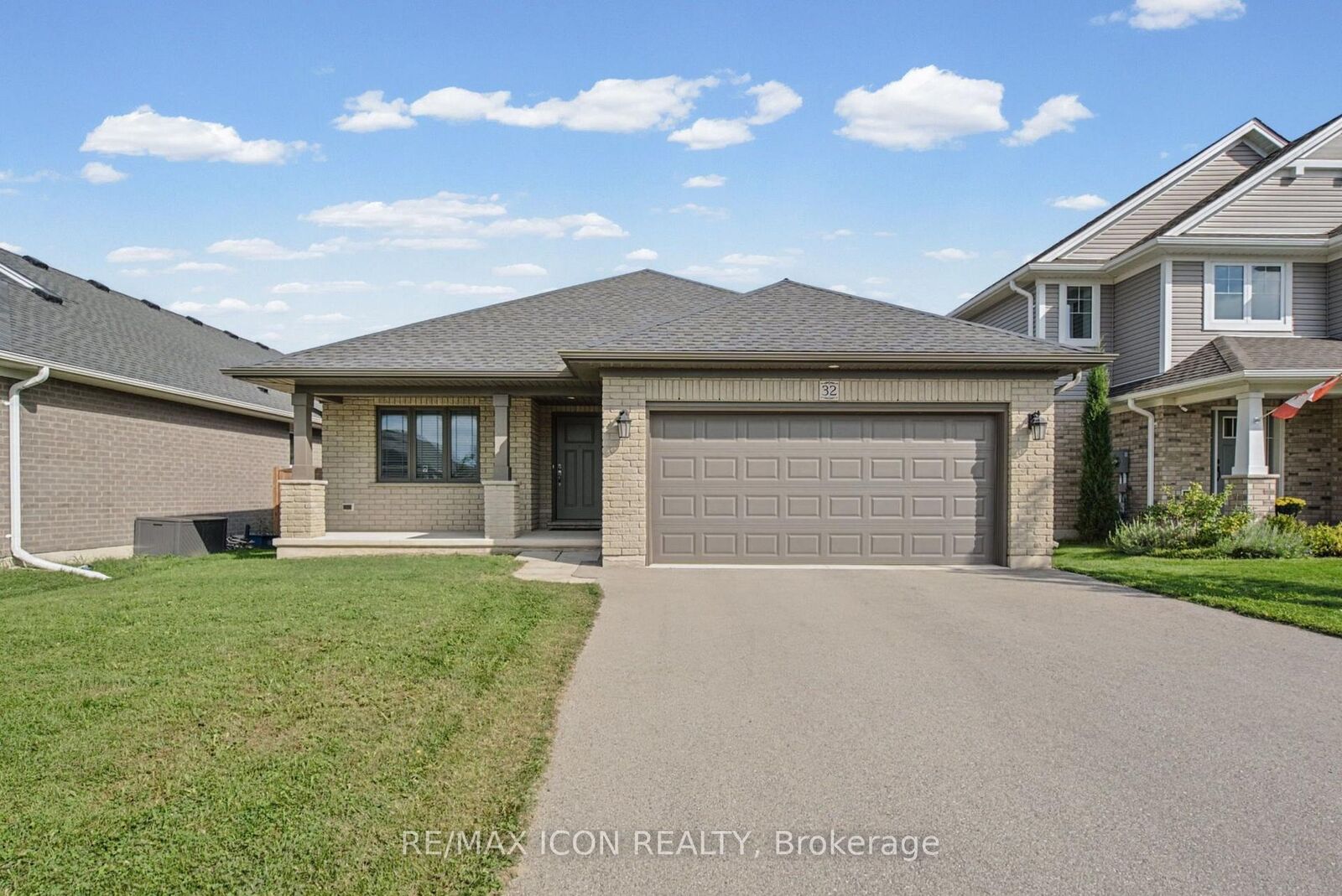 Property Photo:  32 Foxtail Lane  ON N5R 0J2 
