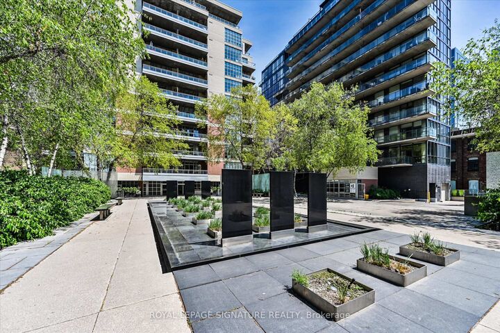 Property Photo:  399 Adelaide Street W 420  ON M5V 1S4 