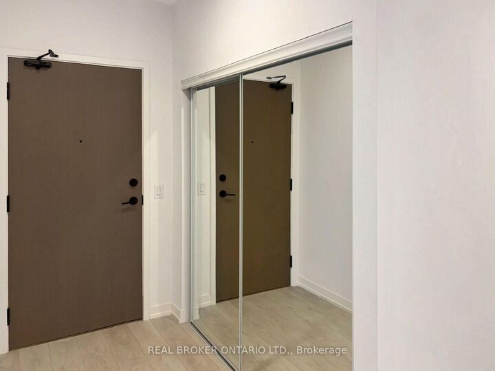 Property Photo:  225 Sumach Street 2412  ON M5A 0P8 