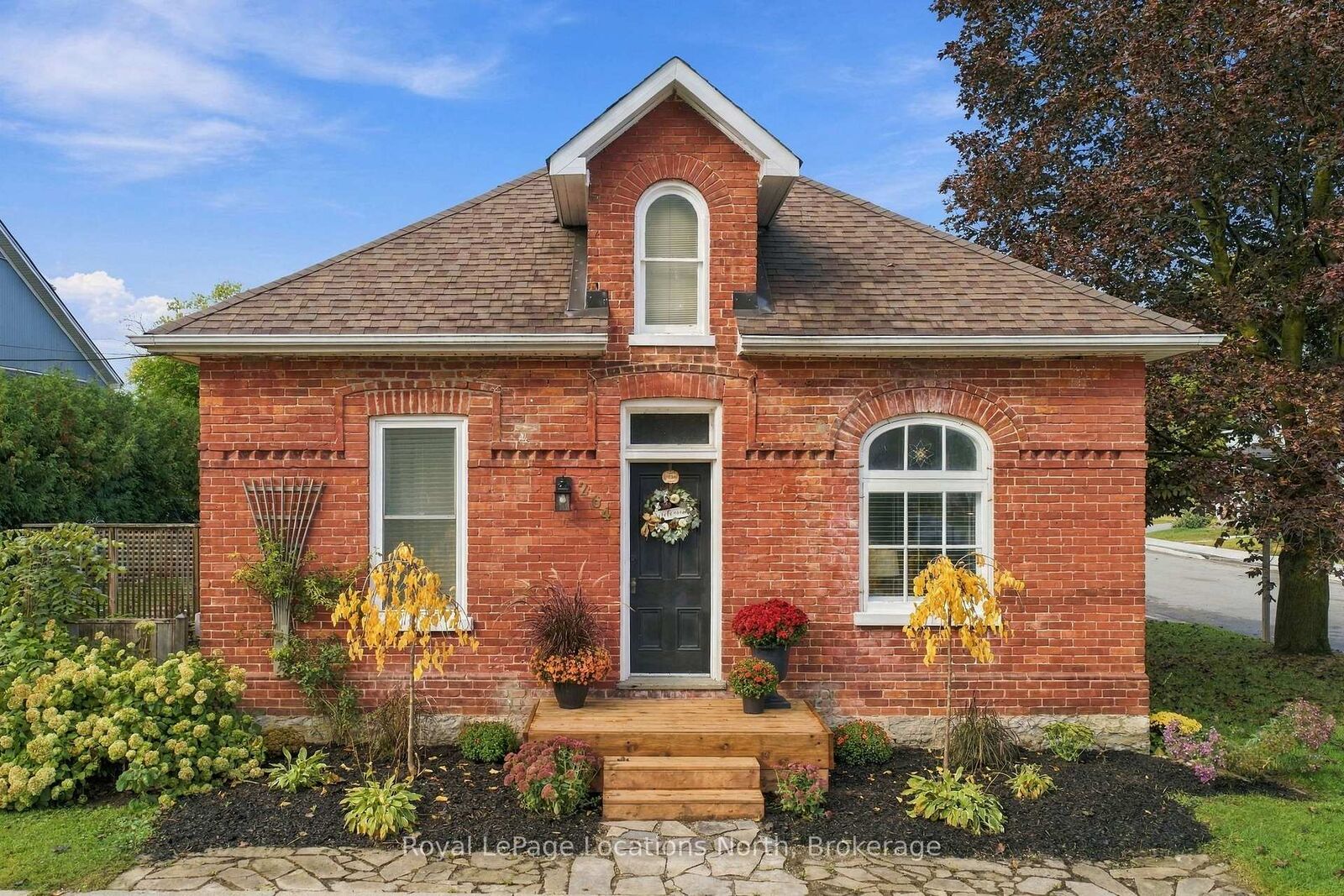 Property Photo:  264 Saint Paul Street  ON L9Y 3P7 