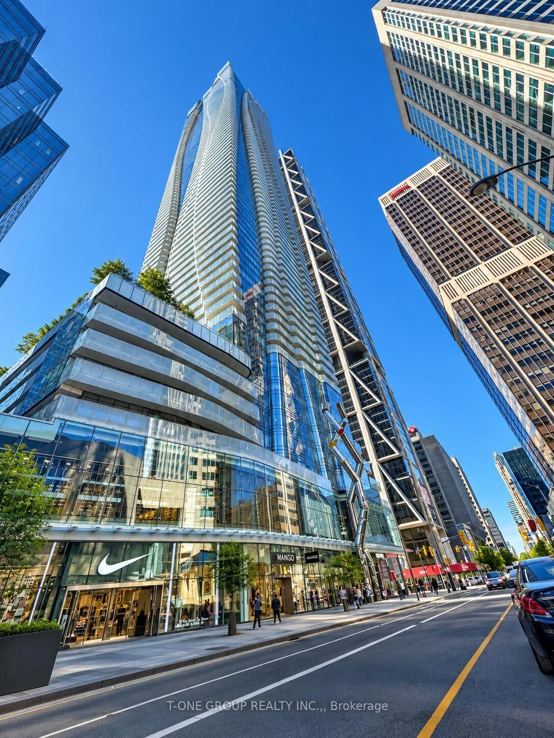Property Photo:  1 Bloor Street 2311  ON M4W 0A8 