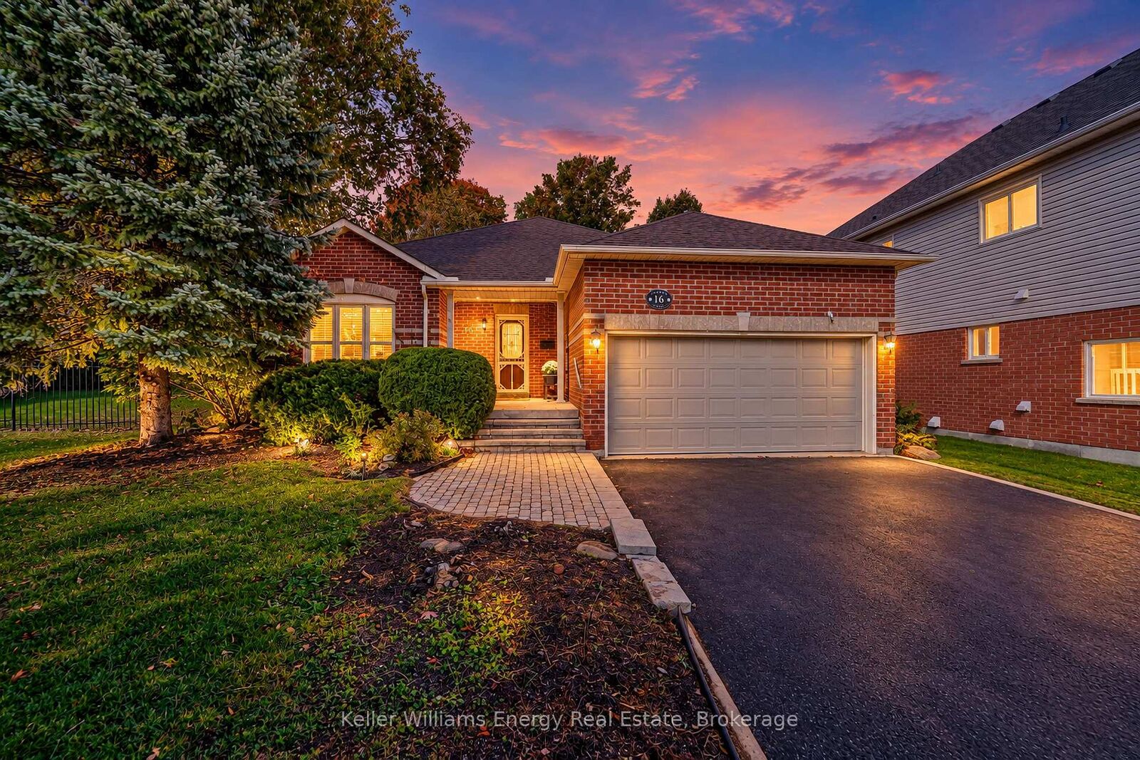 Property Photo:  16 Amber Court  ON L9L 1R7 