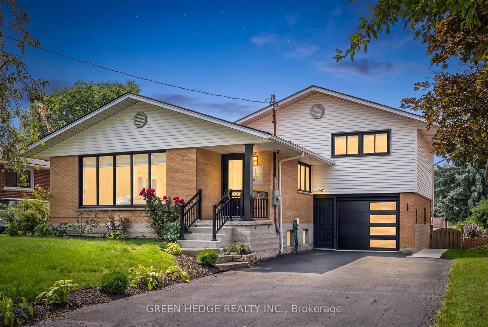 Property Photo:  385 Village Crescent  ON N2M 4V2 