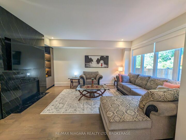 Property Photo:  7868 Odell Crescent  ON L2H 3R6 