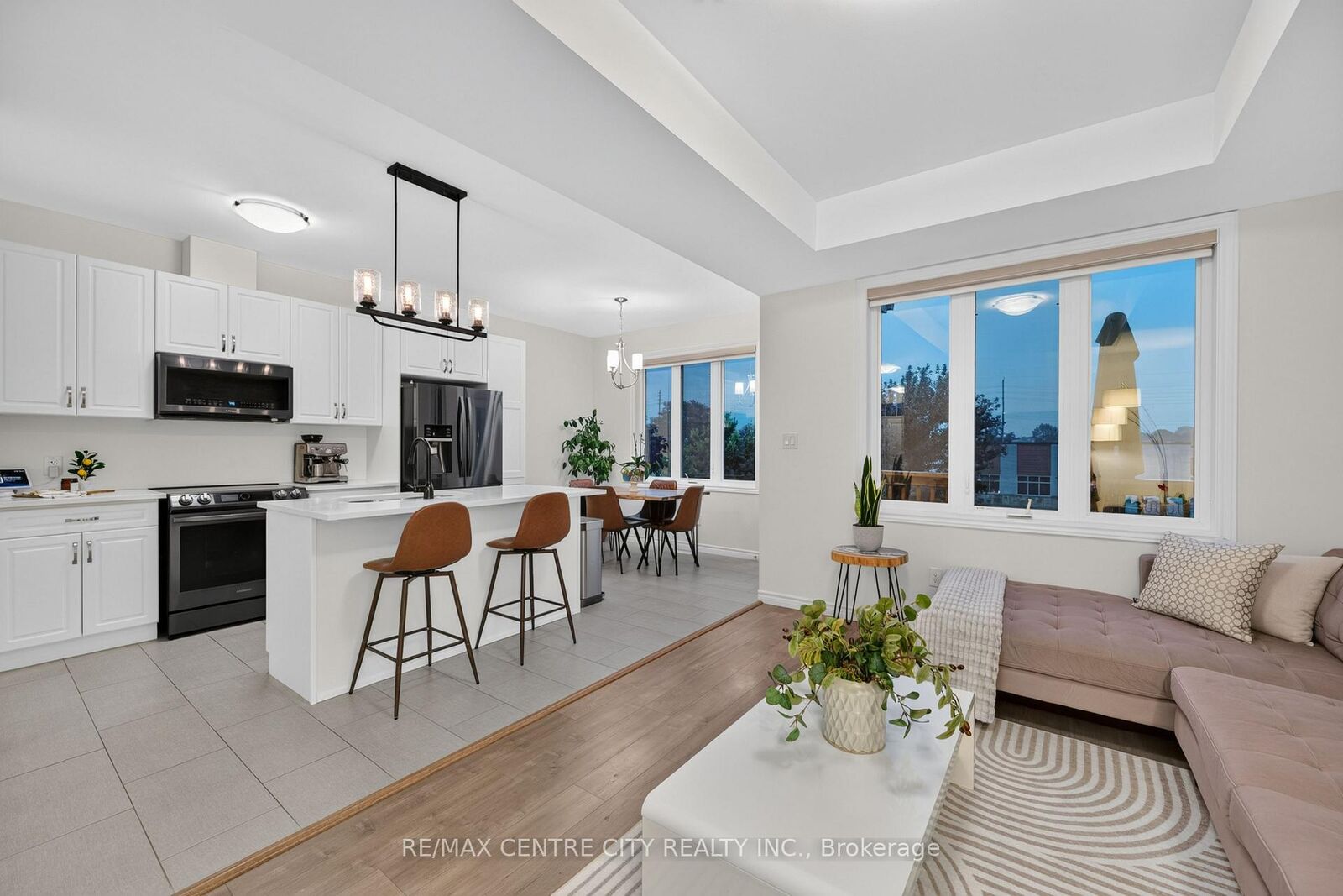 Property Photo:  1740 Finley Crescent  ON N6G 0W3 