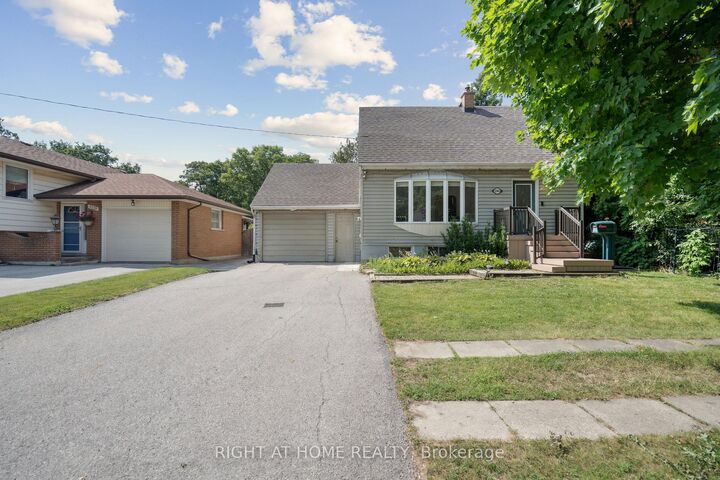 Property Photo:  2343 Mountainside Drive  ON L7P 1C1 
