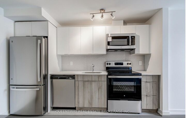 Property Photo:  3079 Pharmacy Avenue 28  ON M1T 1H8 