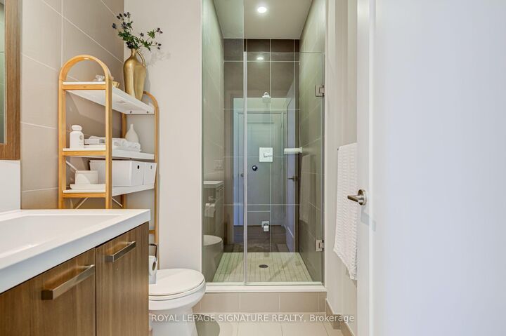 Property Photo:  120 Harrison Garden Boulevard 230  ON M2N 0H1 