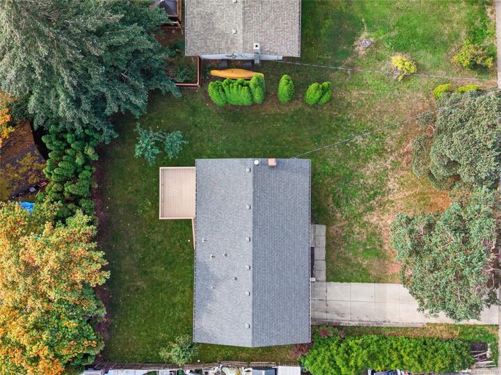 Property Photo:  1665 Dingwall Rd  BC V9N 3S8 