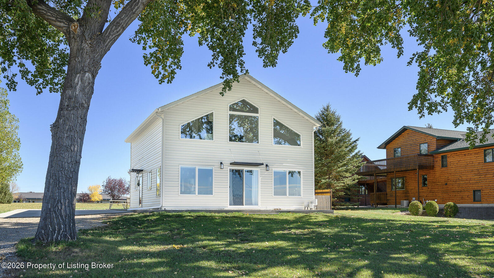 Property Photo:  409 Missouri Drive W  ND 58565 