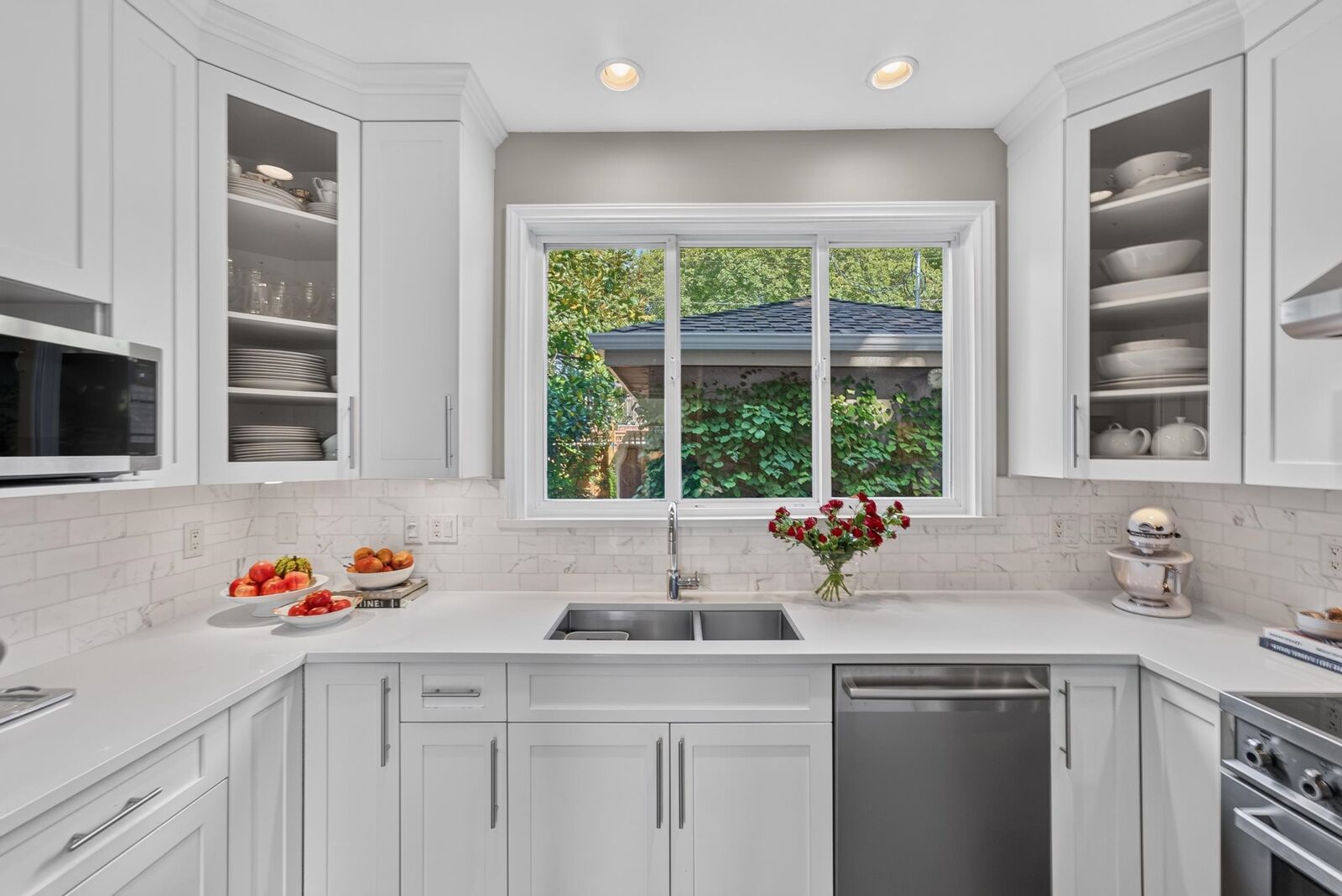 Property Photo:  135 E 43rd Avenue  BC V5W 1T1 