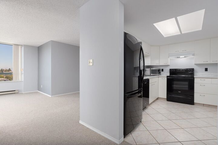 Property Photo:  121 Tenth Street 1806  BC V3M 3X7 