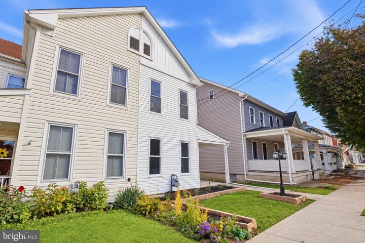 Property Photo: 653 Broadway PA 17331
