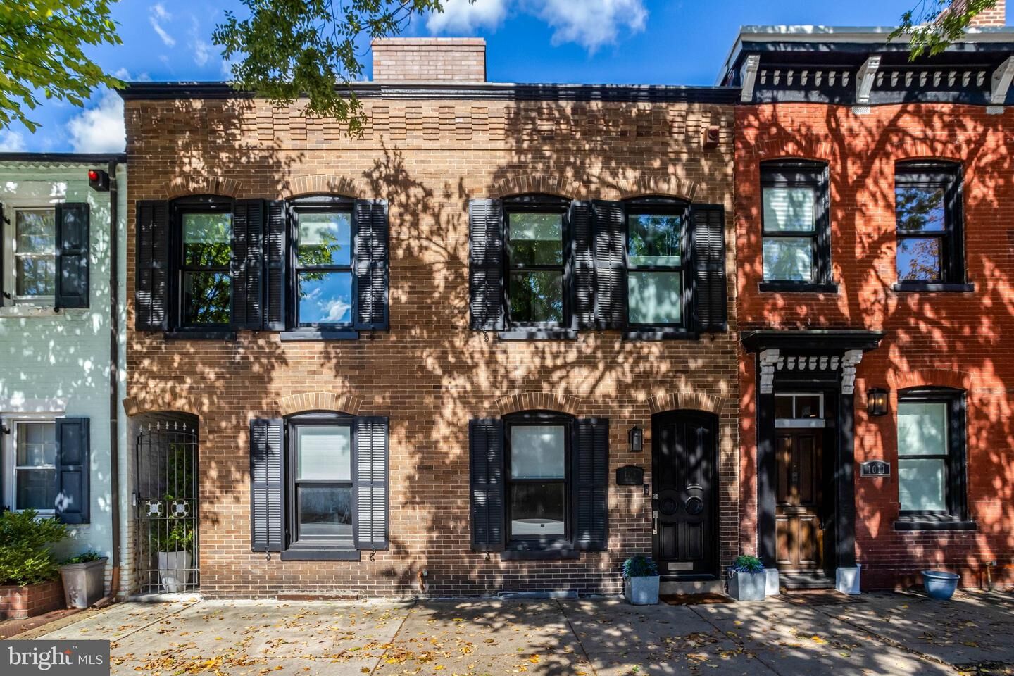 Property Photo: 1015 Duke Street VA 22314