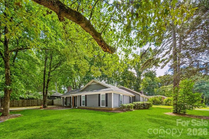 Property Photo:  6000 Gate Post Road  NC 28211 