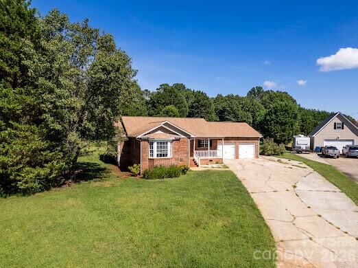 Property Photo:  2065 Gary Lane  NC 28602 